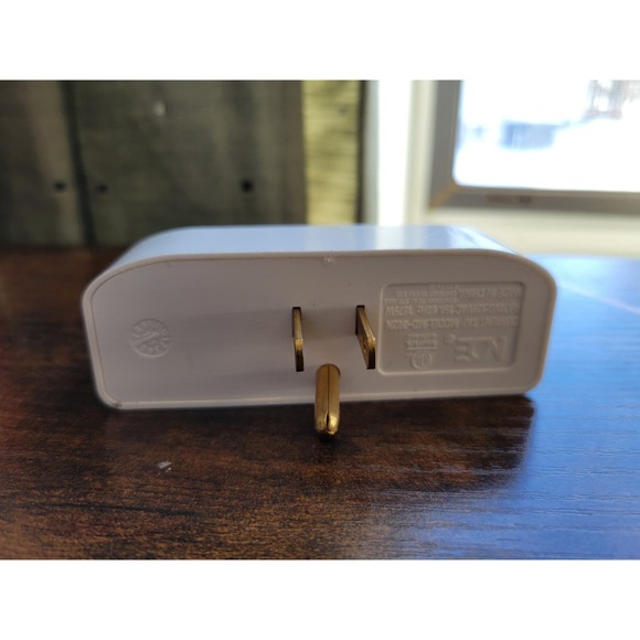 MDE Current Tap Model MD-302N - 15A 125V 3-Plug Splitter, ground, tri, White - Picture 2 of 4